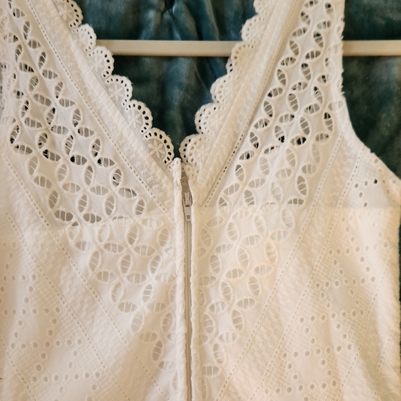 White lace dress with zip up back. Size S/3. - Picture 2 of 3